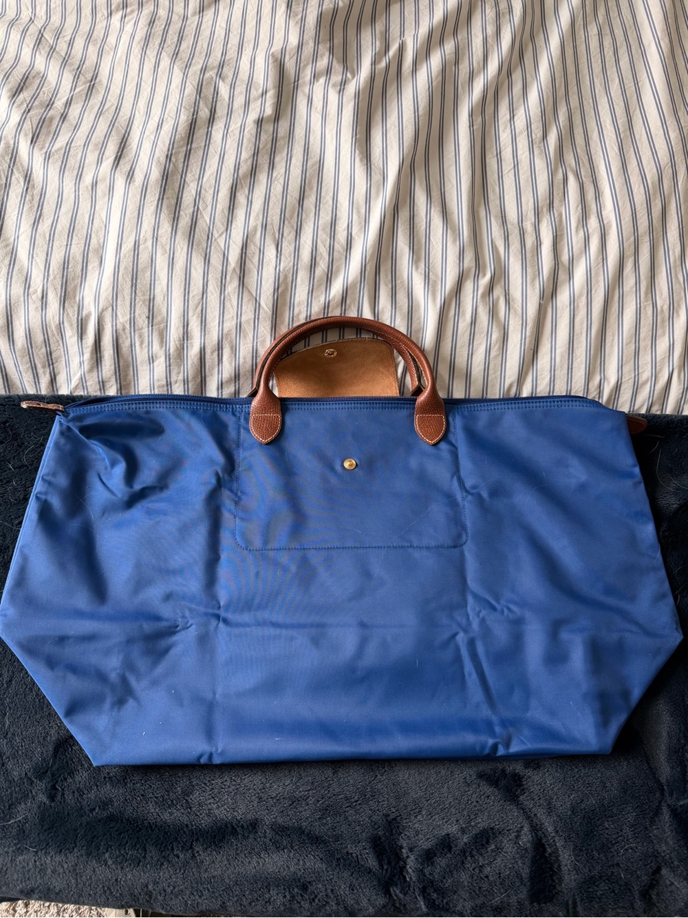 Longchamp foldable duffel in brand new condition. Royal blue. - Picture 6 of 7
